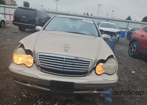2002 Mercedes-Benz C 240 z USA, uszkodzony, nr VIN WDBRF61J32E006122
